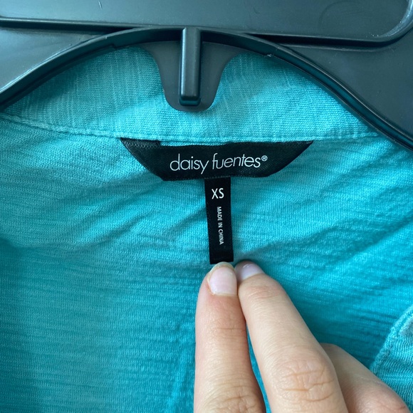 Women’s blue button down - Picture 4 of 4